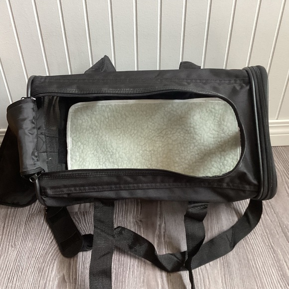 Amazon Basics Medium Soft-Sided Mesh Pet Airline Travel Carrier
Bag , Black - Picture 9 of 14